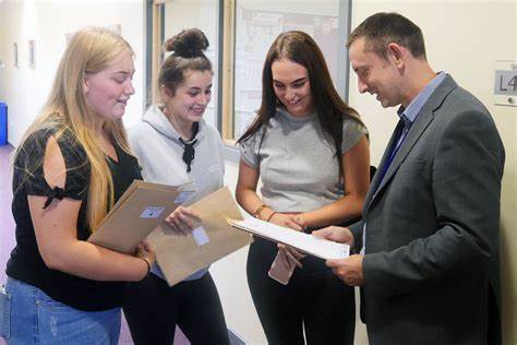 Alevel成績(jī)重新評(píng)定,IB學(xué)生斥不公!